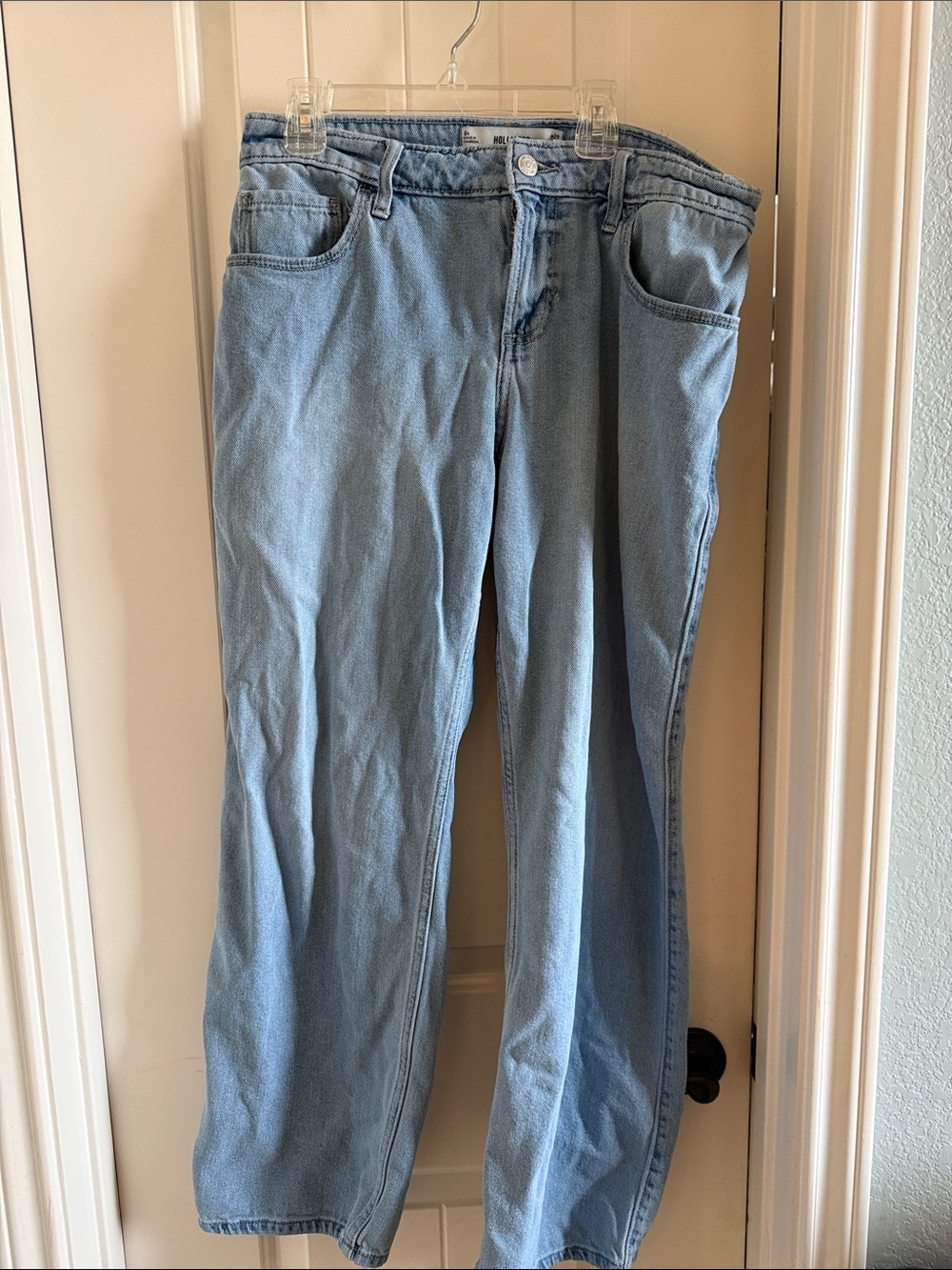 Hollister Light Blue Women’s Straight-Leg Jeans
